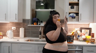 841937727_making-gf-cheat-her-diet-diet-sabotage-your-girlfriend-i_0.mp4