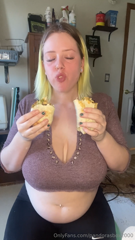 925811821_dual-wielding-a-burrito-just-want-until-you-see-the-whole-v_0.mp4