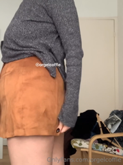 543012811_another-before-and-after-that-skirt-looked-tiiiiinyyy-unbe_3.m4v