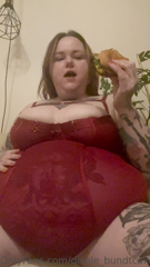 465210127_swipe-to-see-me-eat-all-of-this-little-by-little-and-the-a_6.m4v
