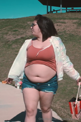 938067714_sunlight-got-my-thighs-looking-extra-dimply-full-vid-htt_0.mp4