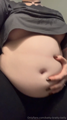 1562106381_i-love-how-my-tits-sit-on-my-gut_0.mp4