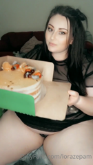 72885161_this-was-a-very-large-cake_3.mp4