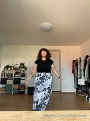 1253064703_going-out-how-do-i-look_1.mp4