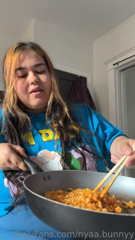 633220002_just-a-silly-lil-video-of-me-eating-my-fave-ramen-should-i_0.mp4