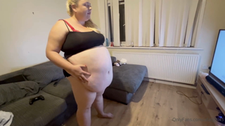 404774438_come-and-watch-me-struggle-myself-through-a-beginners-hiit-w_0.m4v