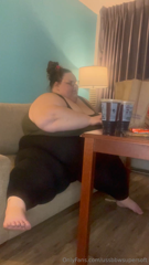 853807405_taco-bell-stuffing-6-burritos-4-chalupas-4-soft-taco-sup_0.mp4