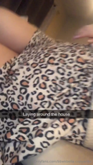 878869133_guess-who-was-a-lazy-gluttonous-piggy-princess-today-these_2.mp4