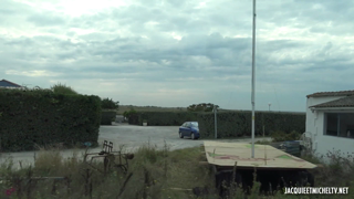 Lilou, 22 ans, la beauté de l'île d'Oléron, avec deux hommes ! [J&M].mp4