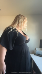 1342885904_i-just-want-to-show-you-why-i-am-so-fed-up-with-my-clothing_0.mp4