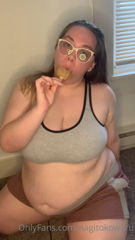 289184634_naughty-bbw-sucks-ice-cream-dani-s-decided-to-tease-y_0.m4v