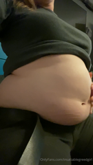 1499288571_so-tight-and-full-more-from-my-stuffing-the-other-night-bel_0.mp4