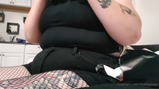 180353273_chubbypiggy-eats-taco-bell-my-favorite-outfit-it-getting_0.m4v
