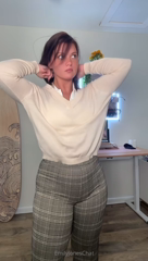 1570213089_who-says-workwear-cant-be-spicy-watch-my-workwear-grwm_0.mp4