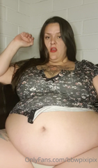 207408863_i-can-t-believe-how-huge-i-am-i-see-my-belly-in-this-video_1.mp4
