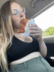 617365675_a-quick-greasy-snack-before-going-to-get-my-haircut-it_0.mp4