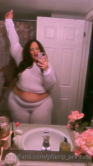112028997_this-two-piece-outfit-is-sexy-but-the-pants-are-too-small_0.m4v