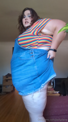 1144429901_just-a-simple-farm-girl-who-s-been-eating-all-the-freshly-ch_1.mp4