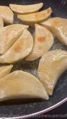 693936453_just-a-quick-snack-no-such-thing-as-too-much-butter-if-you_1.m4v