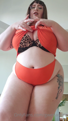 32975843_finally-velma-is-stepping-up-to-use-her-curvy-nerdy-body-as_0.m4v
