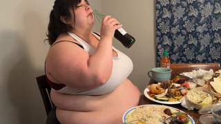 881230833_enjoying-a-big-family-feast-all-for-me-full-vid-availab_0.mp4