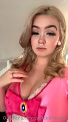 607655892_lmaooo-i-struggled-to-whip-the-tittys-out-this-costume-was_0.mp4