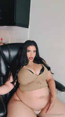 1811099669_im-a-really-cute-fat-girl-will-you-get-my-new-video-upload_0.mp4
