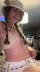 1696454831_lmaooo-was-trying-to-show-off-my-cutesy-belly-rolls-he-said_0.mp4