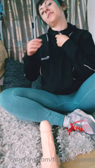 10min video are you ready to get drained by my sweaty feet and arm pits me after the gym making 10.mp4