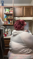 368585375_my-cat-wanted-to-make-dinner-with-me-also-these-shorts-we_0.m4v