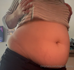 325226060_tight-pants-jiggles_0.m4v