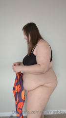424470069_watch-me-squeeze-my-fat-body-into-these-leggings_0.m4v