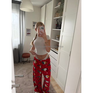 2026-05-033840x5120_325e8cfb546b8876d94a0c952e7b9aca2439135652if you think my pajamas are cute, you should see what's underneath 🙈.jpg
