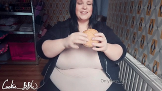 109956329_i-actually-look-pregnant-here-for-real-burgers-for-lun_2.mp4