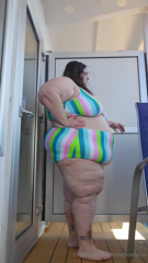 1334276495_i-was-looking-real-cute-in-my-too-tight-bikini-so-i-had-t_0.mp4