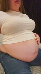 830301760_as-my-belly-grows-bigger-and-bigger-so-does-my-appetite-i_1.mp4