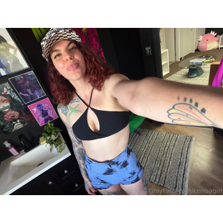 kenisagirl_2667544516_source (1).png