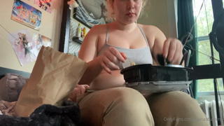220366282_rbf-stuffing-with-breakfast-with-30-rock-pls-watch-the-16-mi_1.m4v
