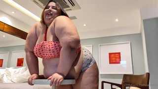 256442613_i-love-playing-on-new-furniture-when-i-go-to-hotel-hahaha-i_0.m4v