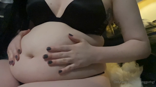 71815415_heres-some-slow-mo-belly-play-to-make-your-day-a-bit-better_0.mp4
