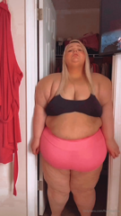 18161279_bbw-gets-stuck-in-doorway-wearing-tight-clothes_0.m4v