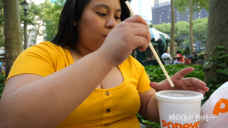 33510952_pov-fat-girl-lunch-date-in-the-park_0.mp4