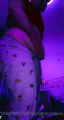166023068_i-look-pregnant_0.m4v