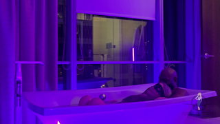 Some Seduction in the Tub ft. Flight Attendant Fiona- Pick Up, Masked, Interracial, Riding, Doggy Style Porn_4.mp4