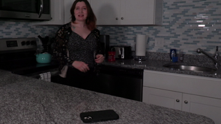 Bettie Bondage_Moms-Cellphone-Discovery.mp4