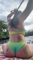 1637826490_some-chunky-stretches-at-the-beach_0.mp4