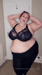 110642188_me-trying-on-new-clothes-after-binge-shopping-whilst-binge-e_0.mp4