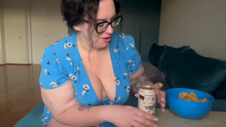 1436150036_after-work-i-drank-beer-and-ate-lays-chips_6.mp4