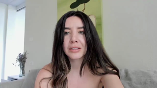 LauraVega_Myfreecams_20260423_224031.mp4