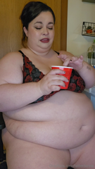 937465891_hey-piggy-will-you-be-my-valentine-and-join-me-in-the-mini_0.mp4